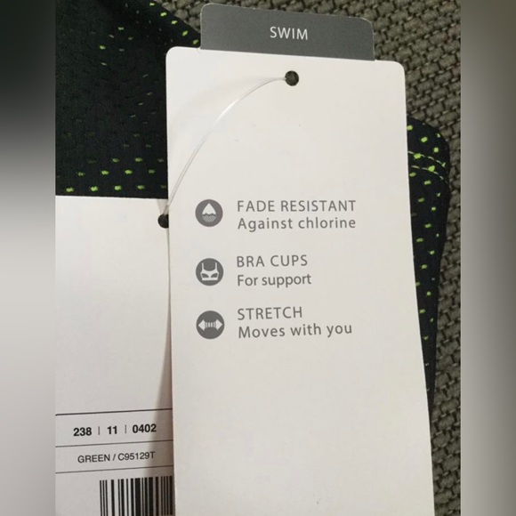 Champion Swimsuit bikini top is NWT. Women’s Size XL( 16-18) - Picture 10 of 10